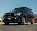 Black Toyota highlander SUV with a prinsu original roof rack on a clear day.