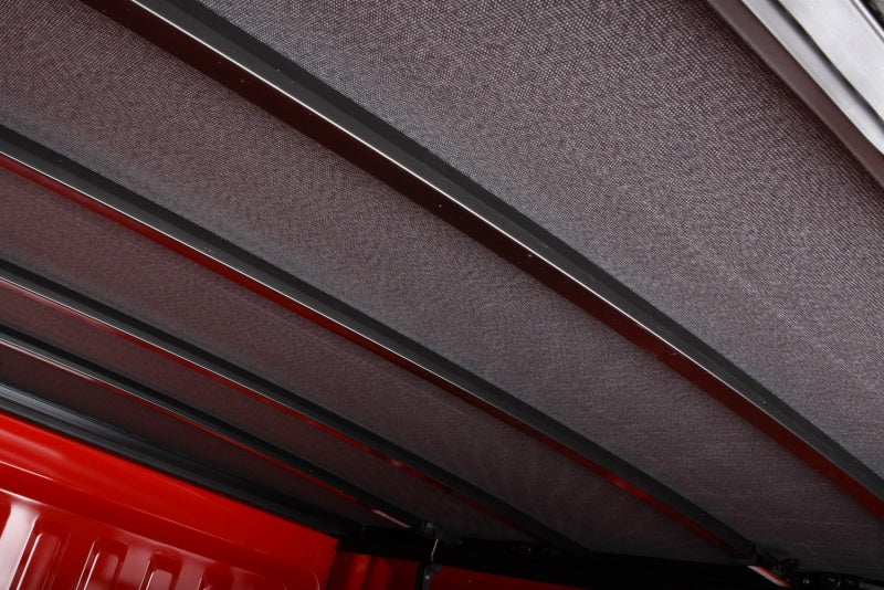 Lund 07-17 Toyota Tundra (5.5ft. Bed) Genesis Elite Tri-Fold Tonneau Cover - Black